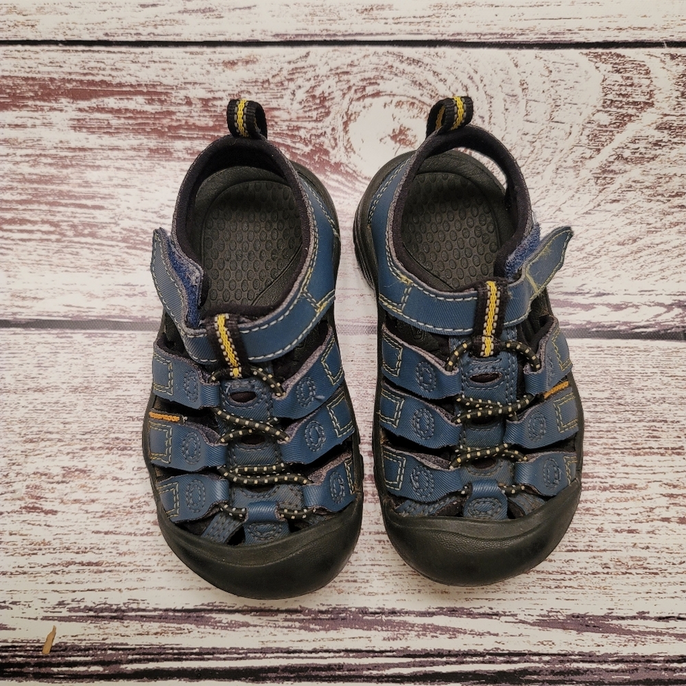 Keen toddler velcro sandals water shoes size 9